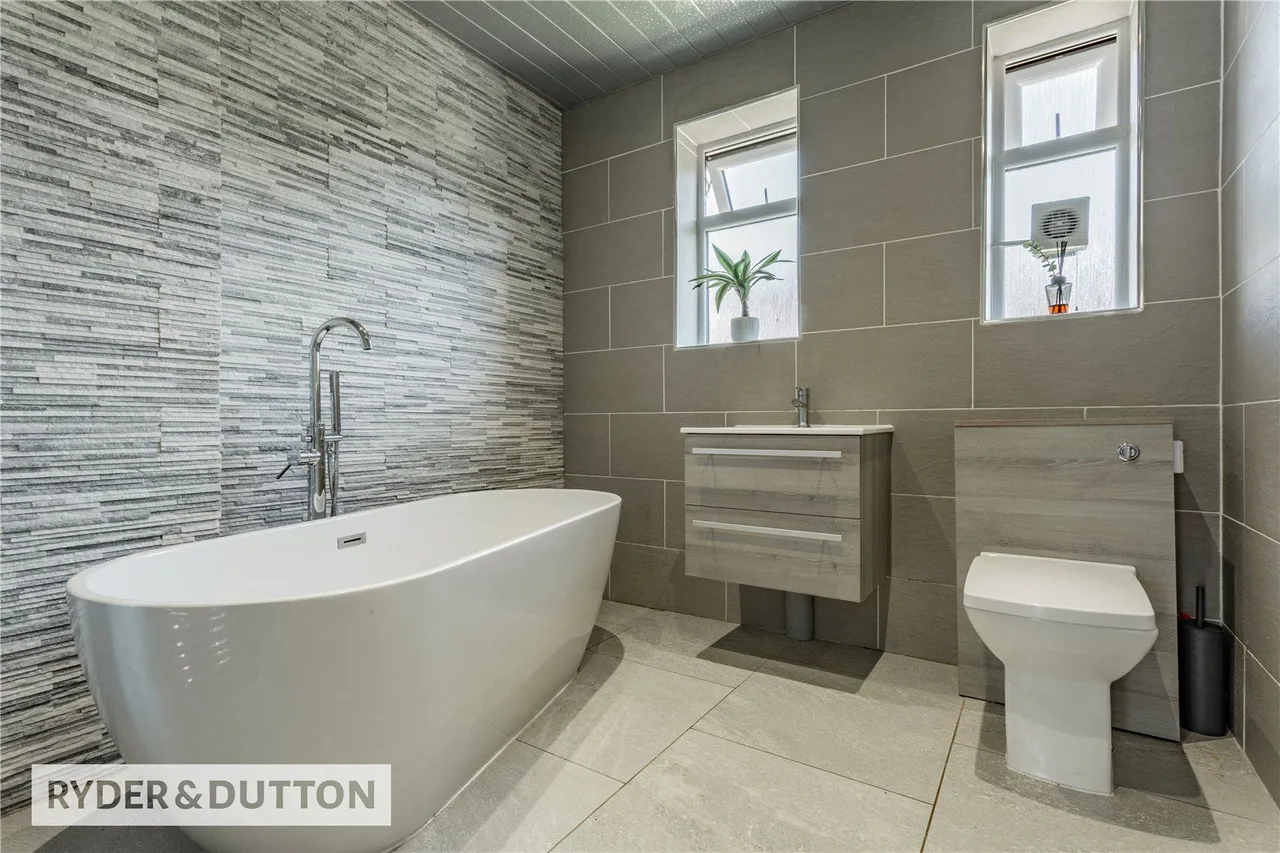 Manor Drive, Royton, OL2, photo 8