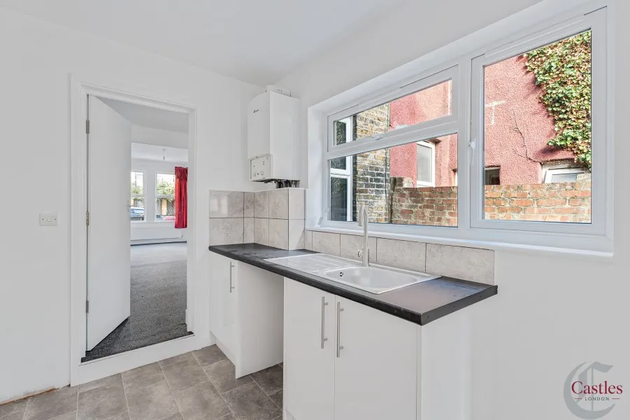 Park Avenue, Edmonton London, N18, photo 3