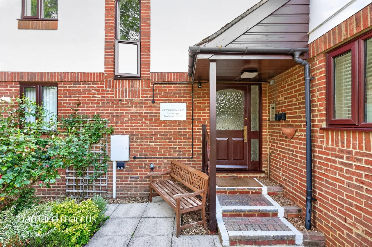 South Street, Dorking, RH4, photo 13