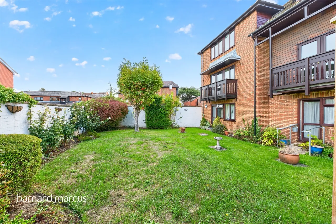 South Street, Dorking, RH4, photo 11
