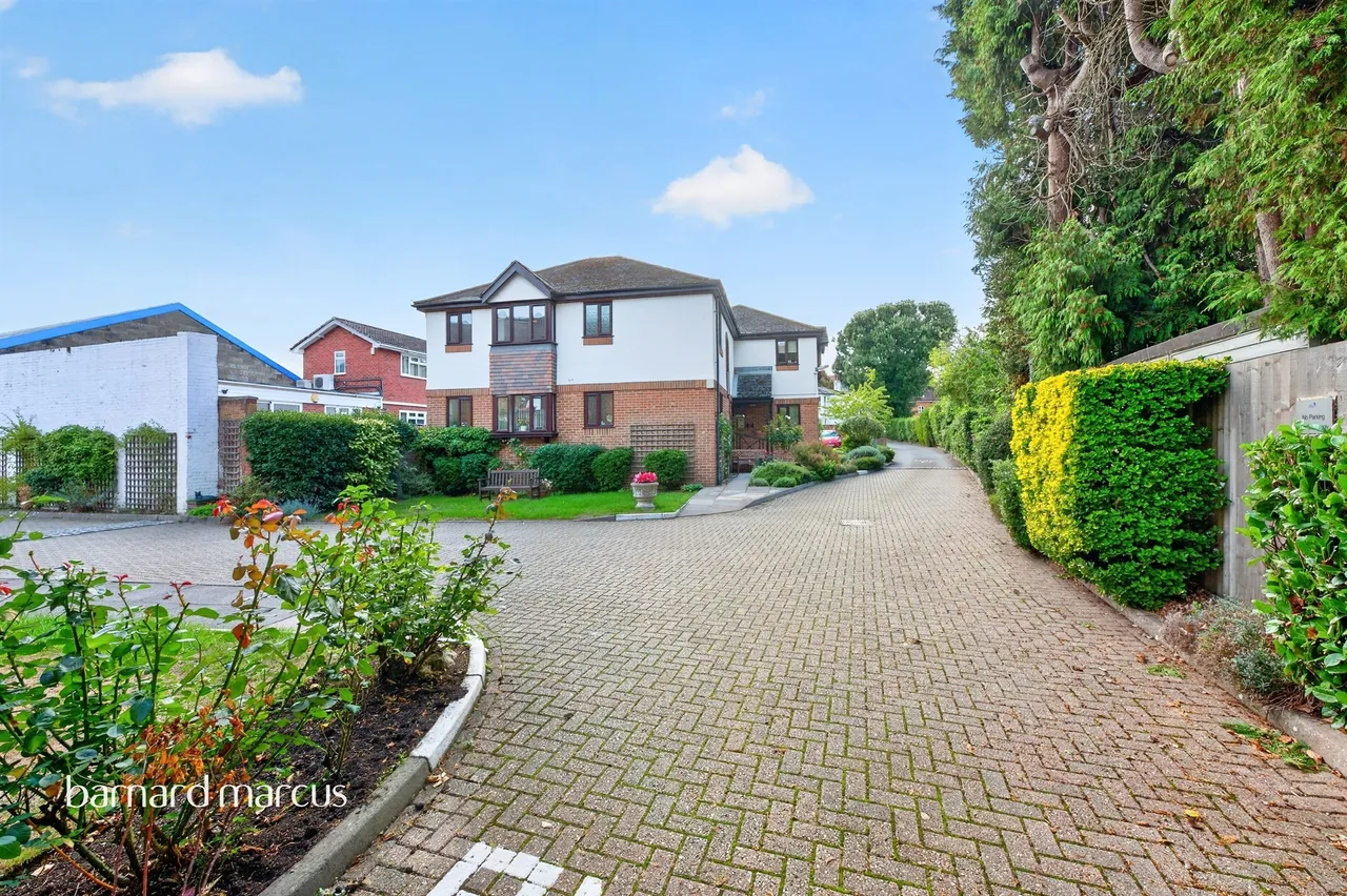South Street, Dorking, RH4, photo 14
