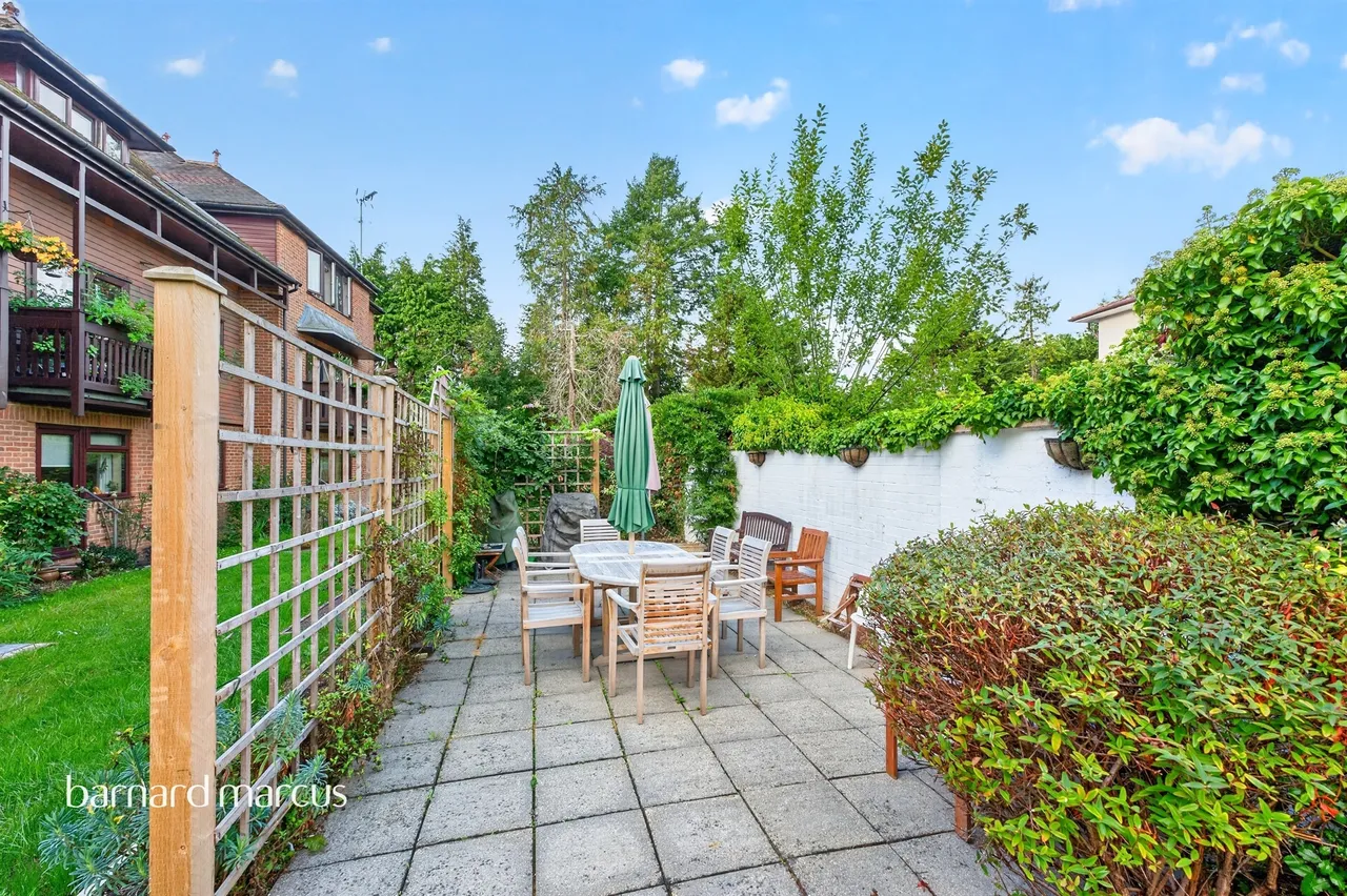 South Street, Dorking, RH4, photo 12