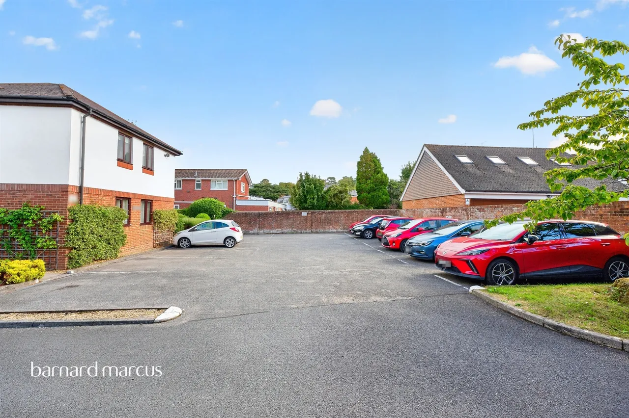 South Street, Dorking, RH4, photo 15