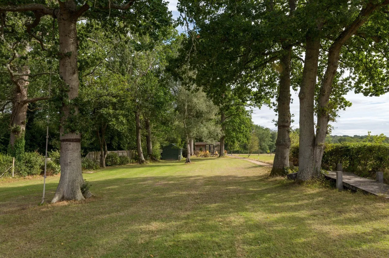 Broadhurst Manor Road, Horsted Keynes, RH17, photo 17