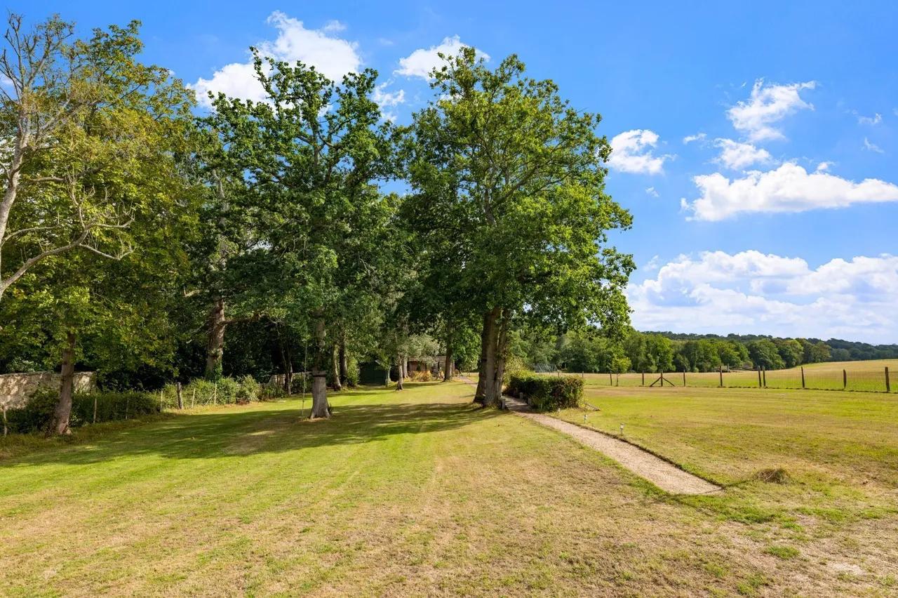 Broadhurst Manor Road, Horsted Keynes, RH17, photo 18