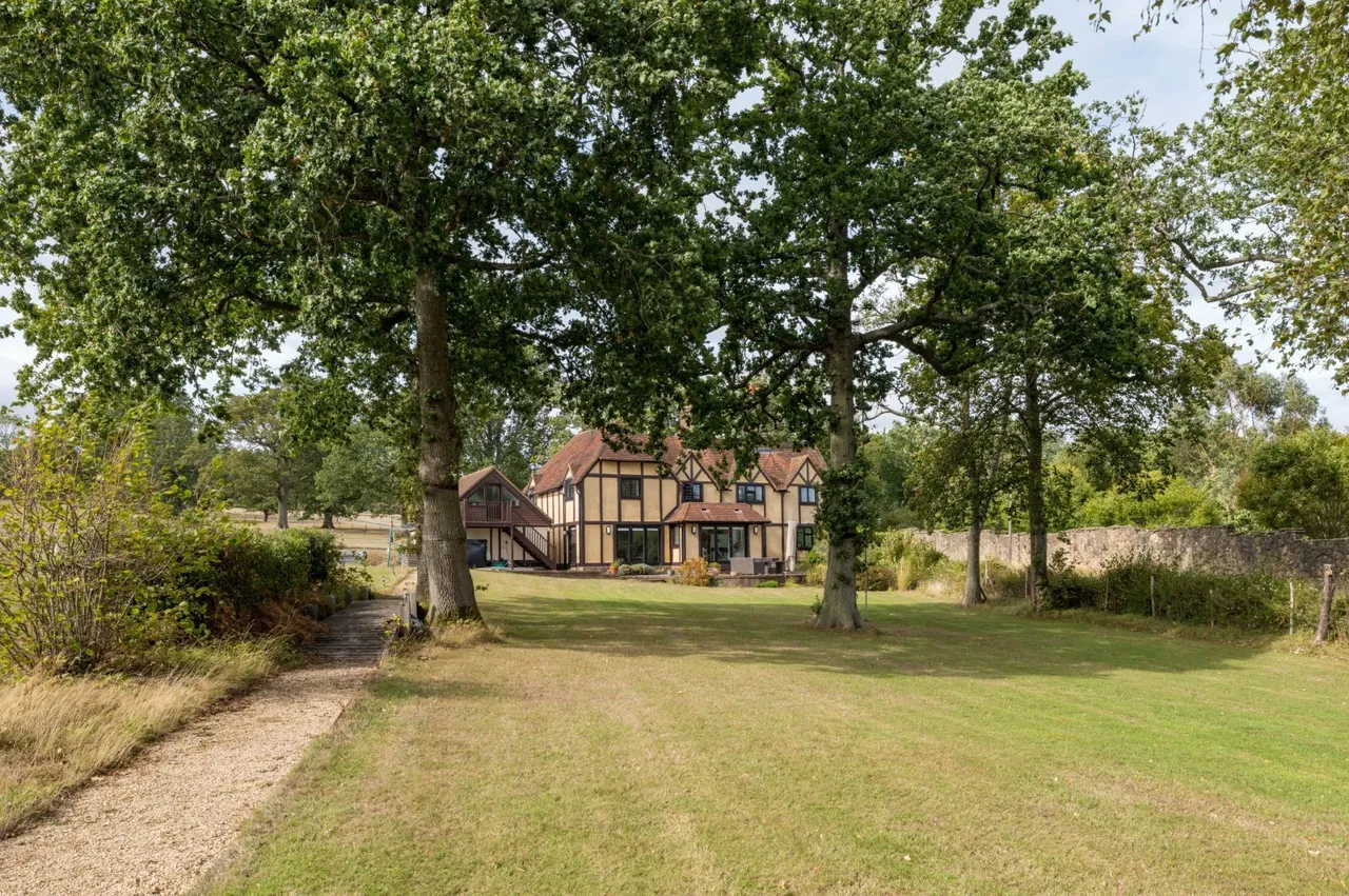 Broadhurst Manor Road, Horsted Keynes, RH17, photo 23