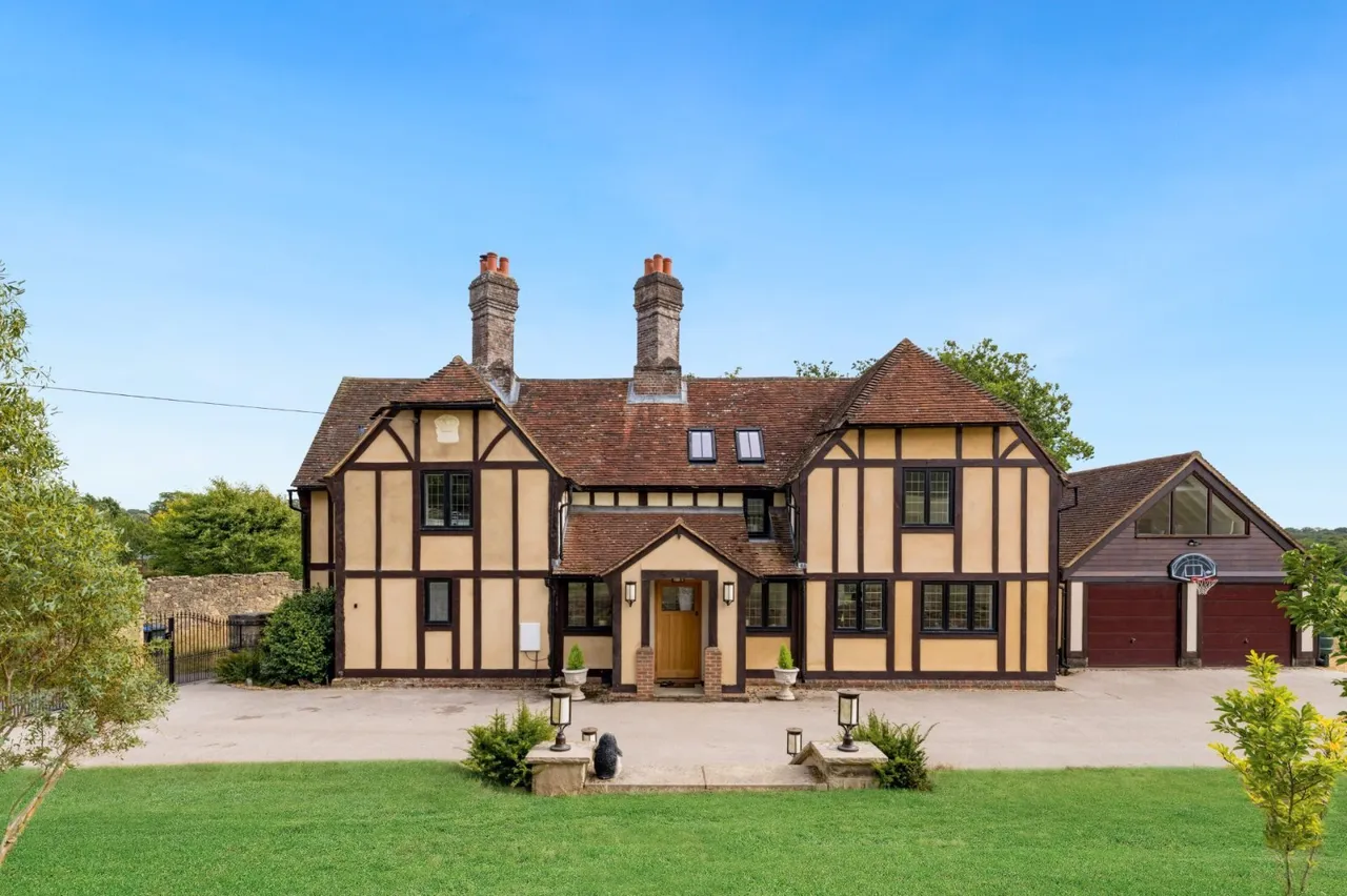 4 bed house for sale, Broadhurst Manor Road, Horsted Keynes, RH17