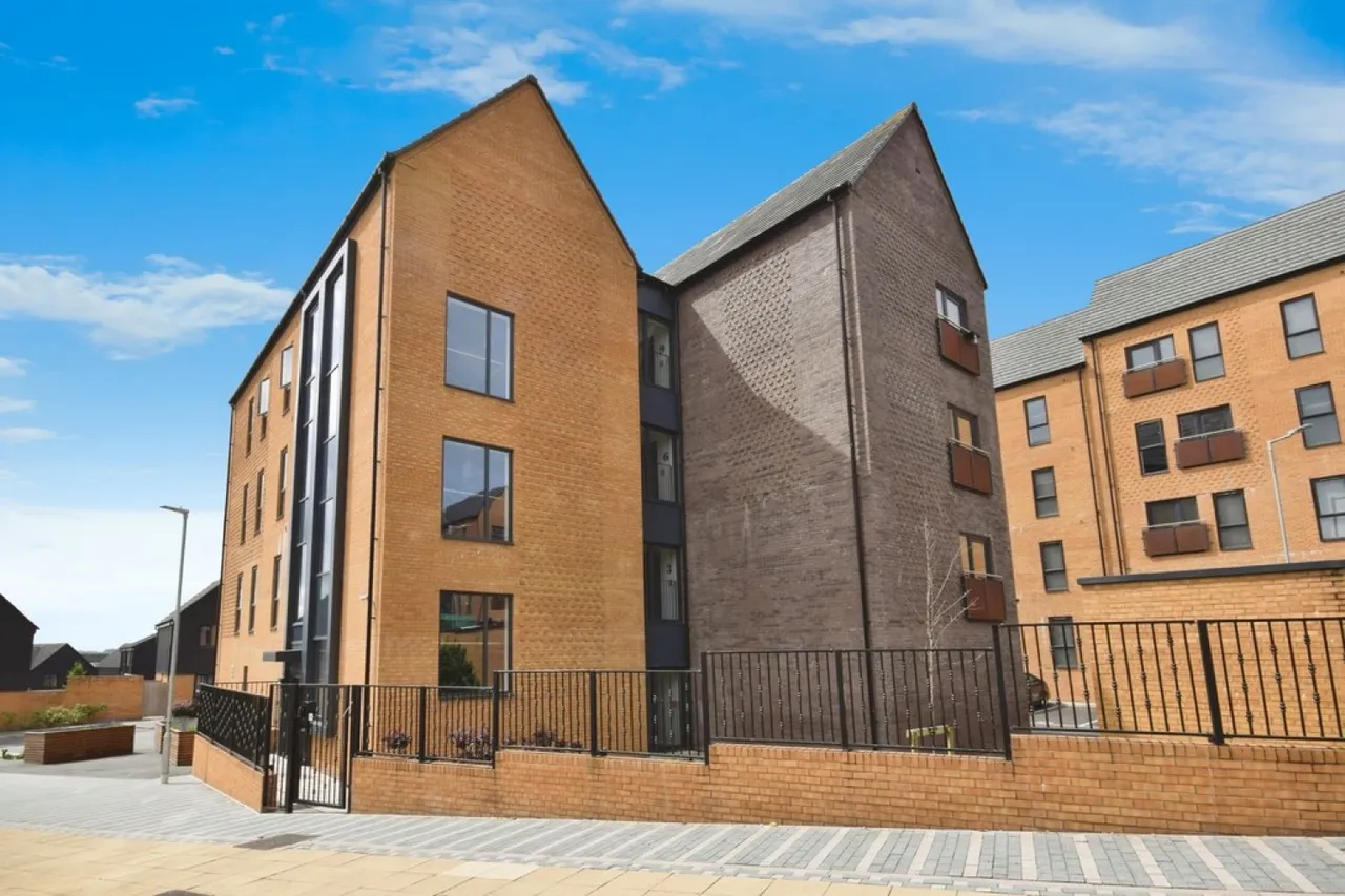 2 bed flat to rent — New Berkeley Street, Hanley