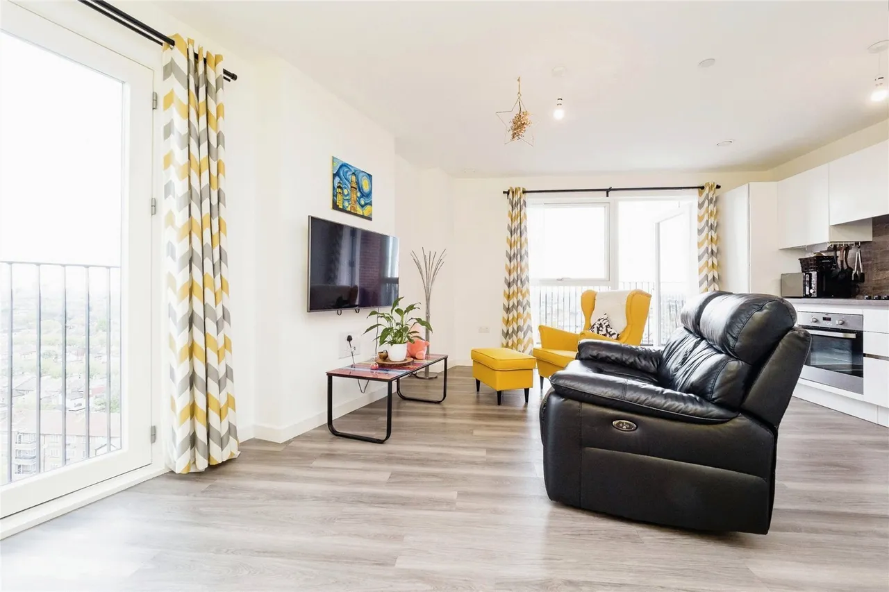 Forest Drive, London, E12, photo 5