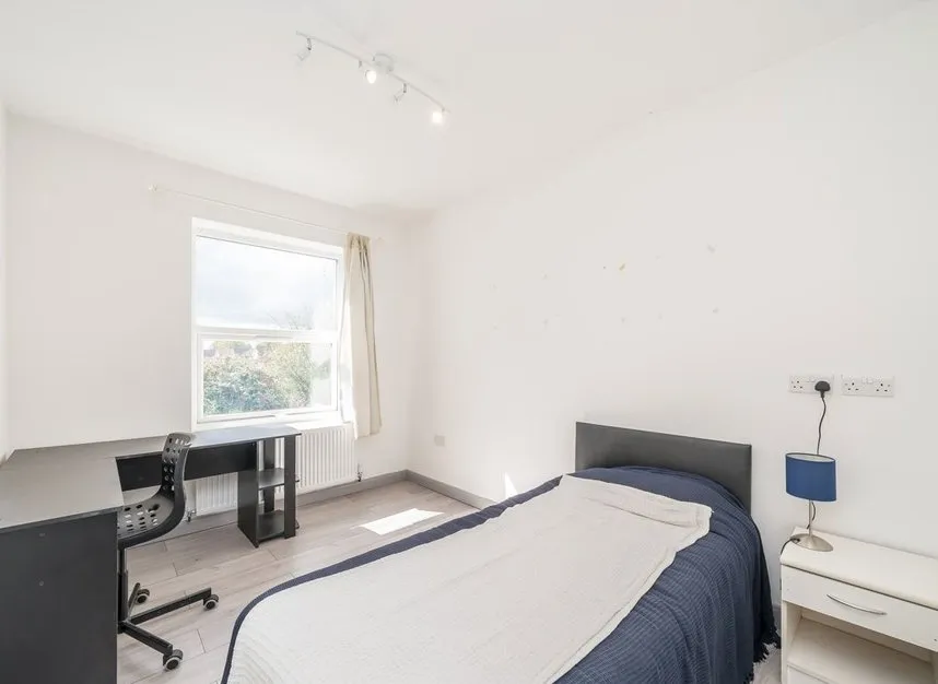 Grove Road, Hounslow, TW3, photo 4