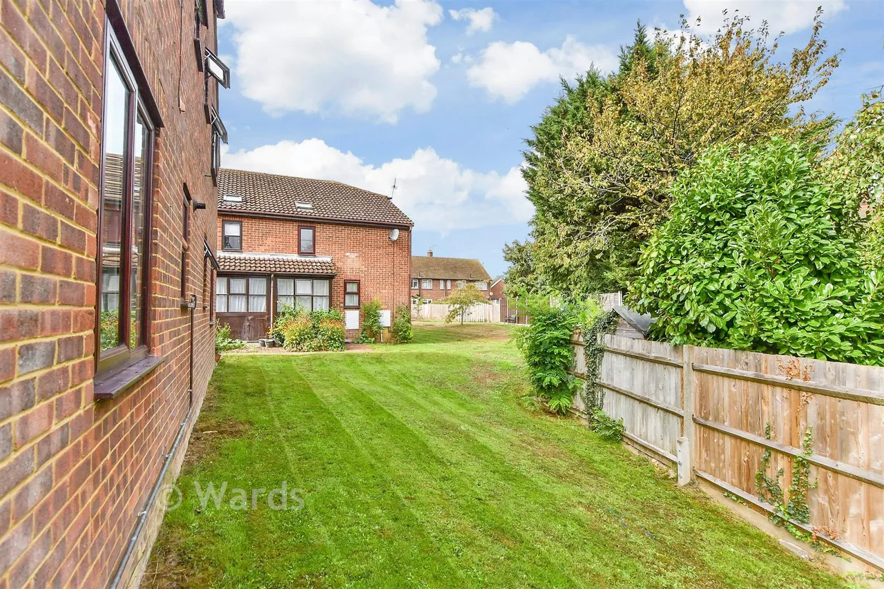Oak Tree Close, Marden, TN12, photo 2