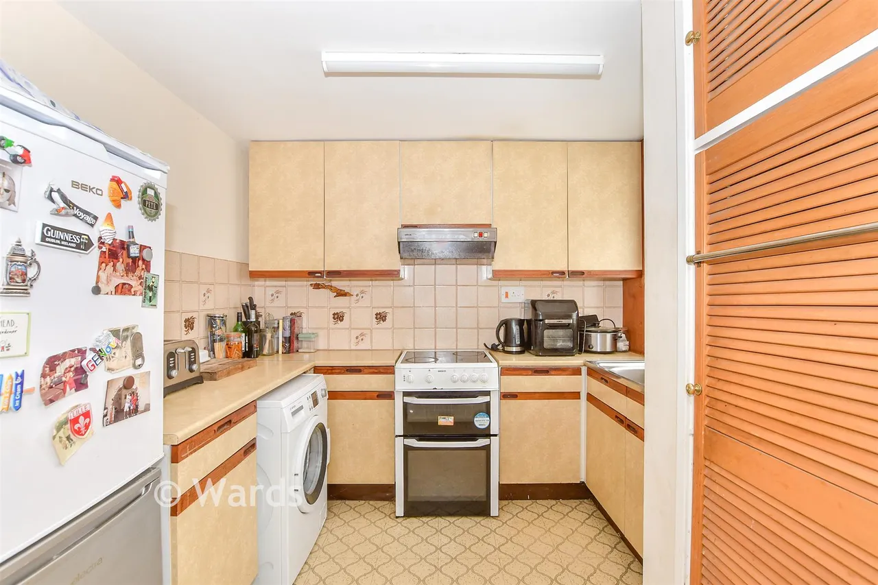 Oak Tree Close, Marden, TN12, photo 3