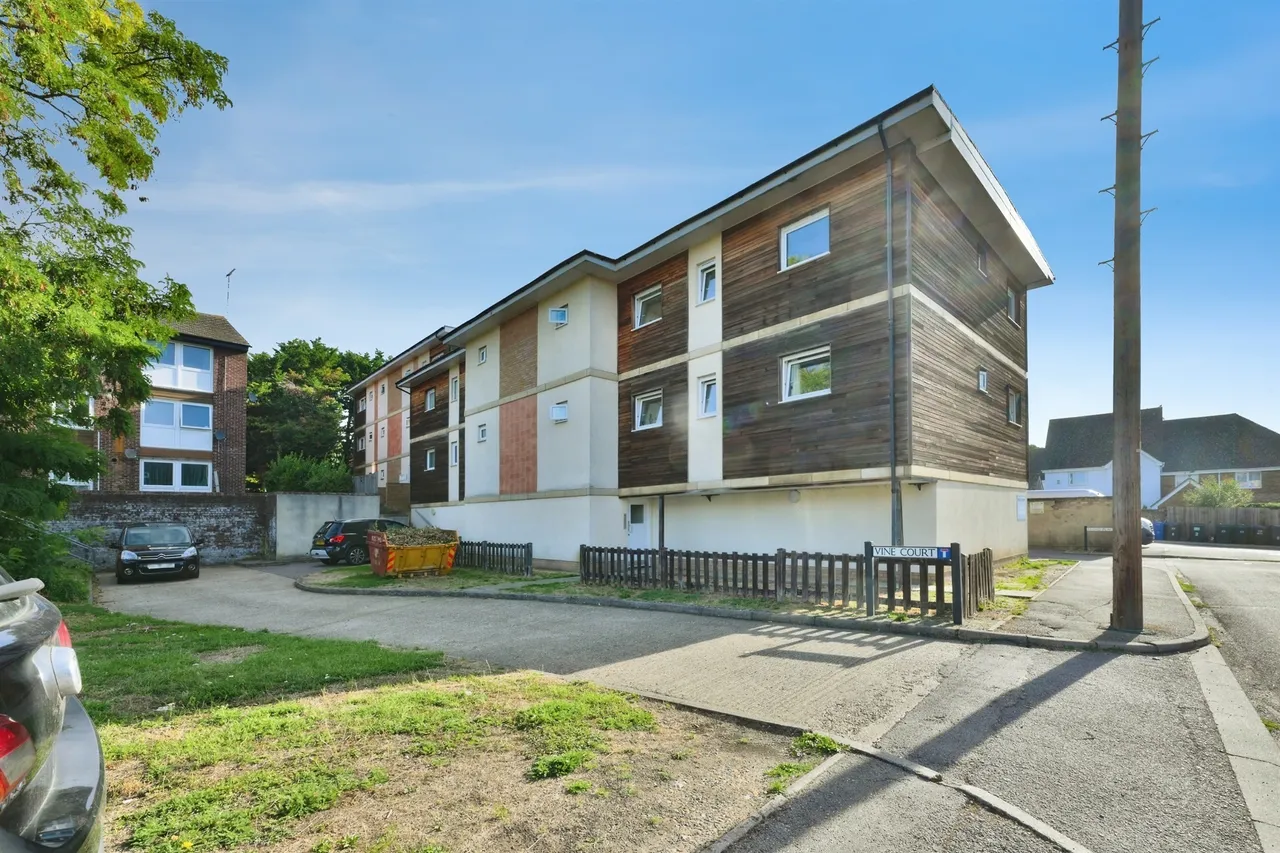 1 bed flat for sale — Francis Road, Ware