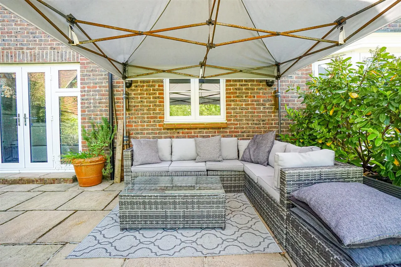 Woodlands Way, Hastings, photo 43