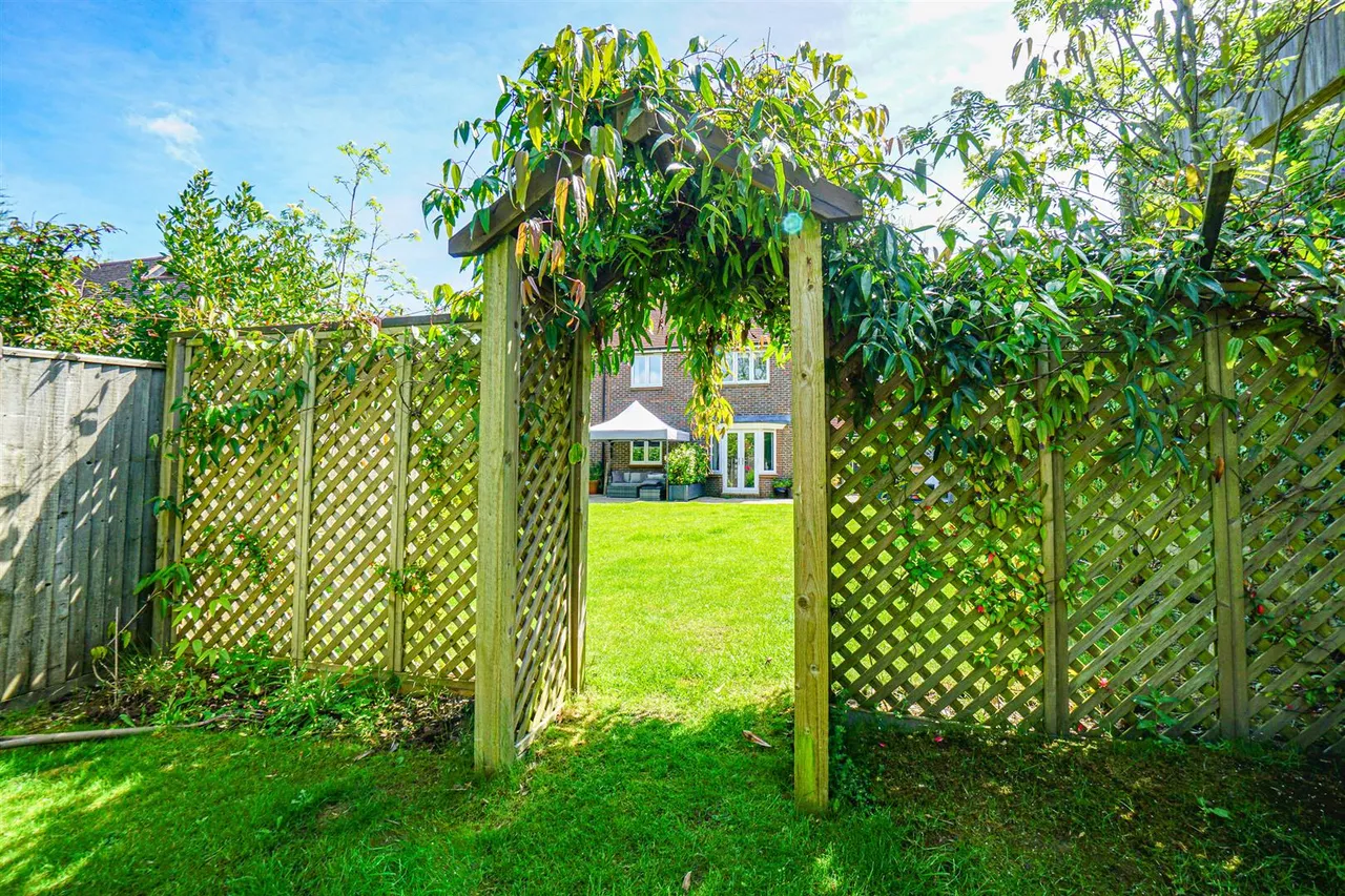 Woodlands Way, Hastings, photo 41