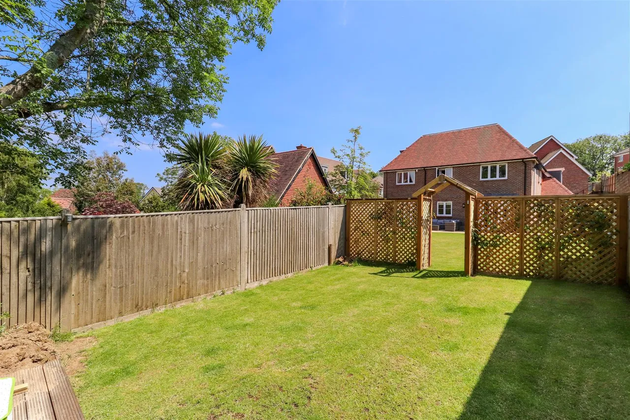 Woodlands Way, Hastings, photo 44