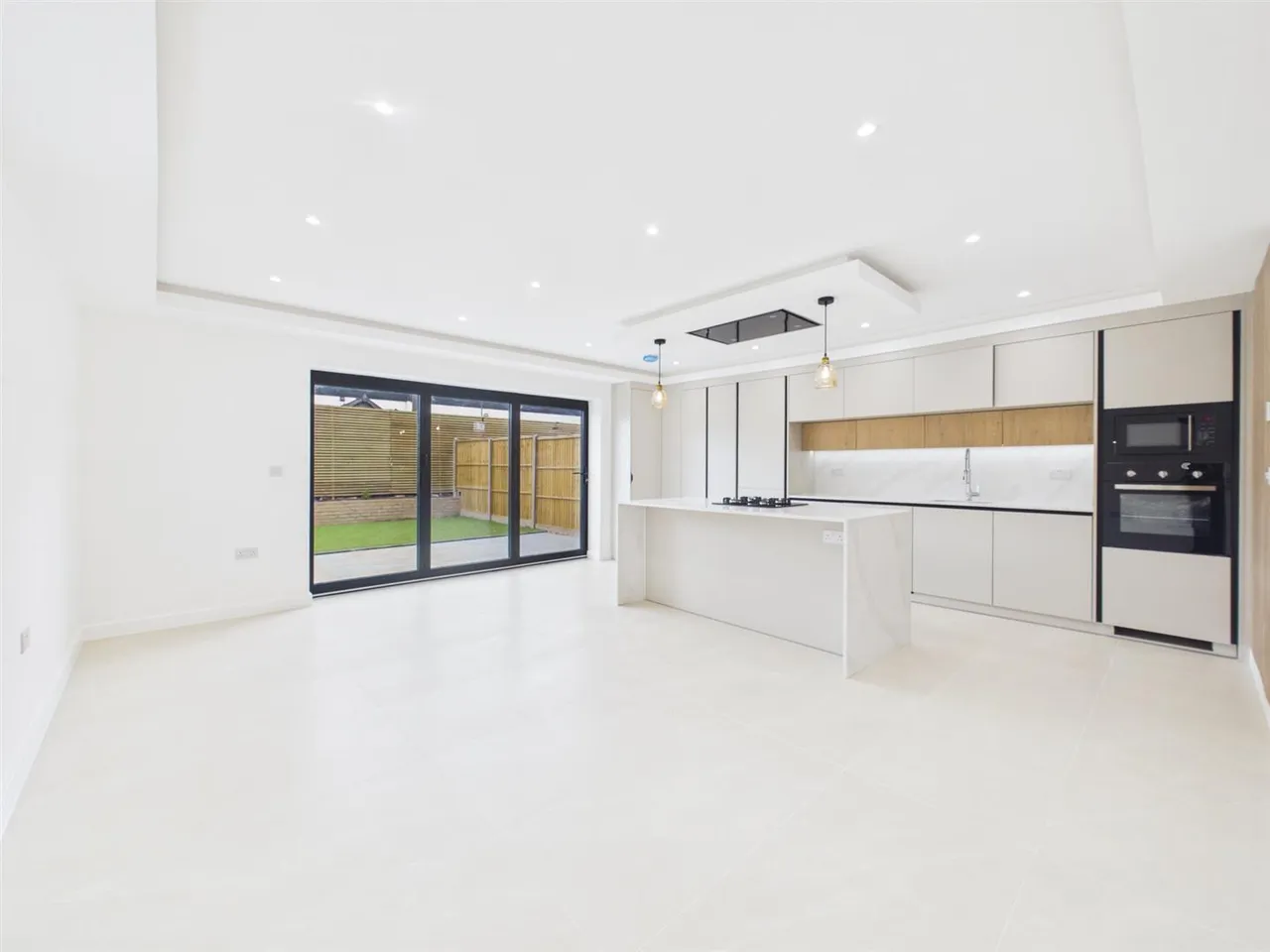 3 bed property for sale — Sidmouth Drive, Ruislip, HA4 0DA