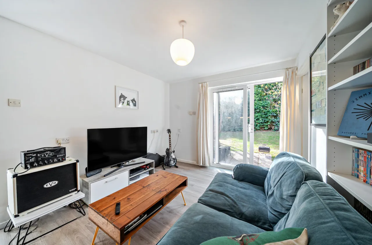 St. Peters Gardens, Wrecclesham, GU10, photo 2