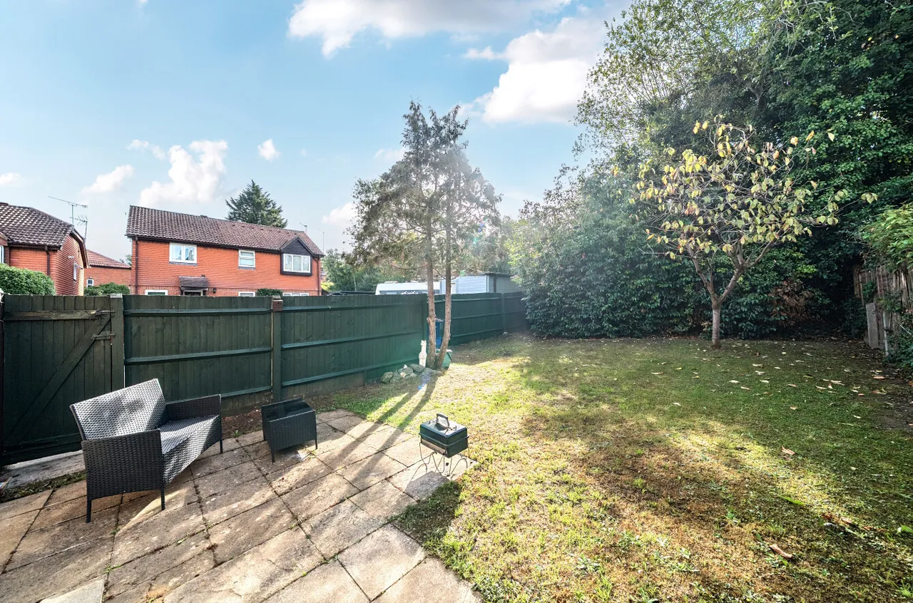 St. Peters Gardens, Wrecclesham, GU10, photo 9