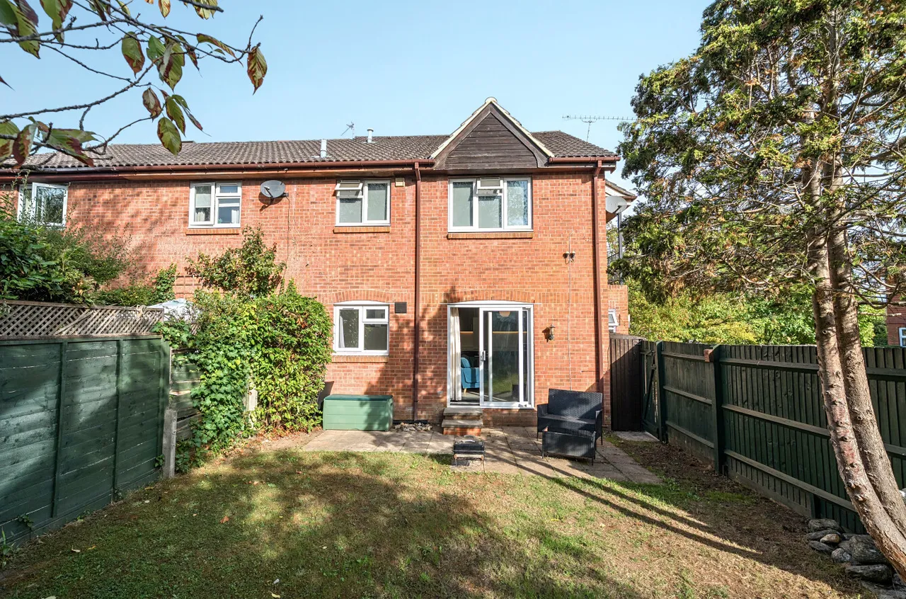 St. Peters Gardens, Wrecclesham, GU10, photo 11