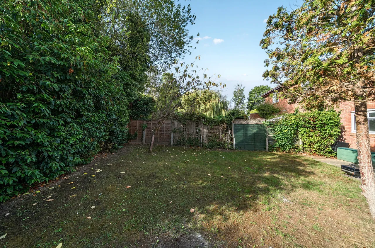 St. Peters Gardens, Wrecclesham, GU10, photo 8
