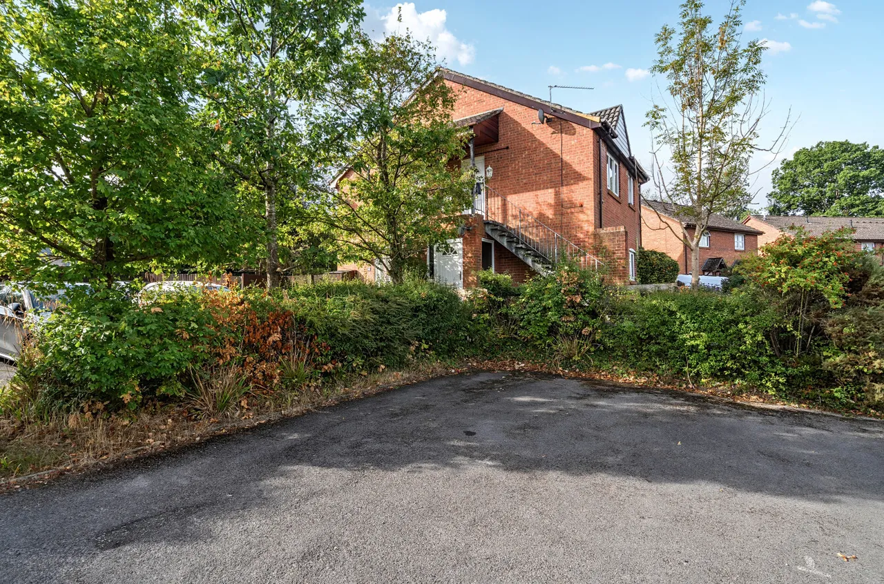 St. Peters Gardens, Wrecclesham, GU10, photo 10