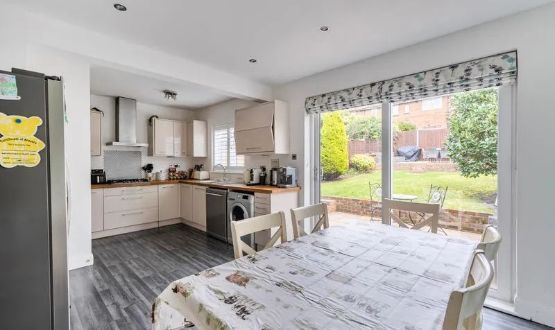 The Crescent, Epsom, KT18, photo 8