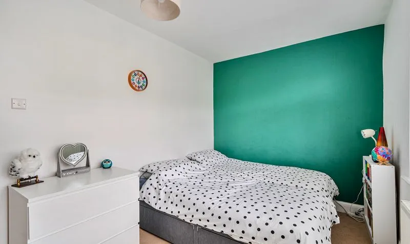The Crescent, Epsom, KT18, photo 12