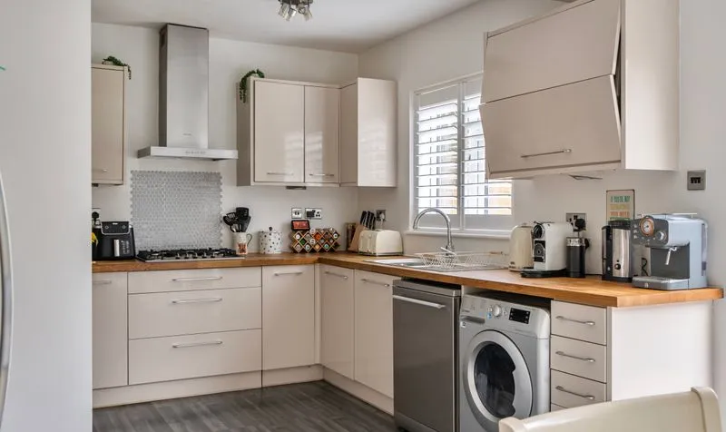 The Crescent, Epsom, KT18, photo 4