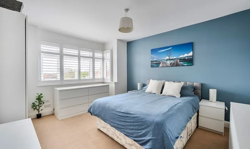 The Crescent, Epsom, KT18, photo 10