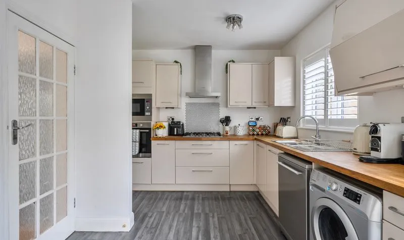 The Crescent, Epsom, KT18, photo 7