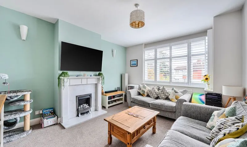The Crescent, Epsom, KT18, photo 3
