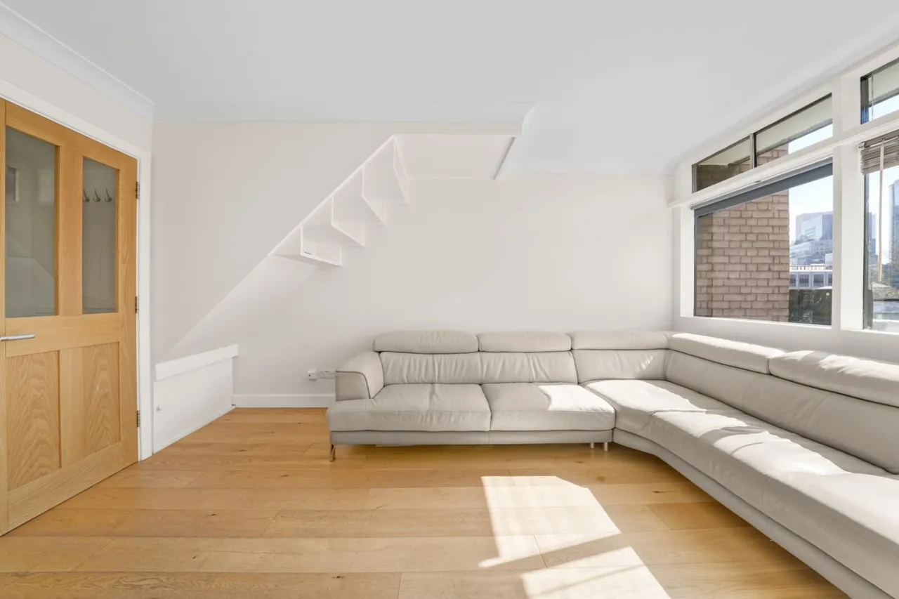 Bayer House, Golden Lane Estate, EC1Y, photo 3