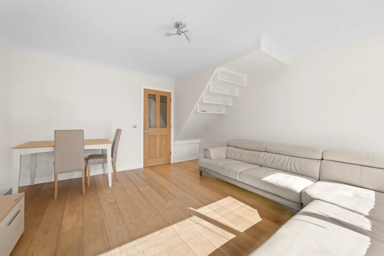 Bayer House, Golden Lane Estate, EC1Y, photo 5