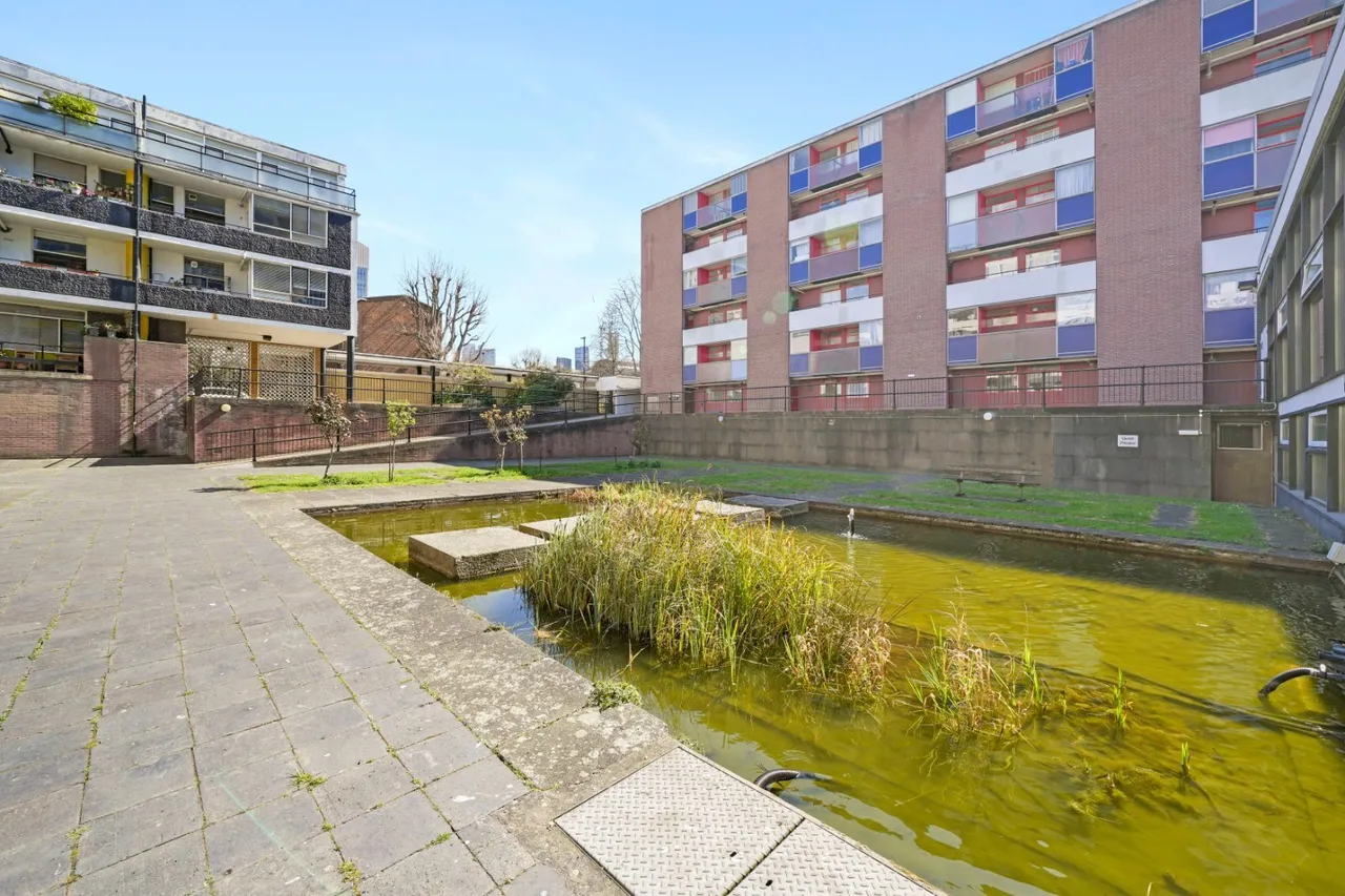 Bayer House, Golden Lane Estate, EC1Y, photo 16
