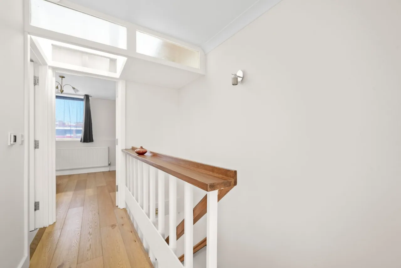 Bayer House, Golden Lane Estate, EC1Y, photo 11
