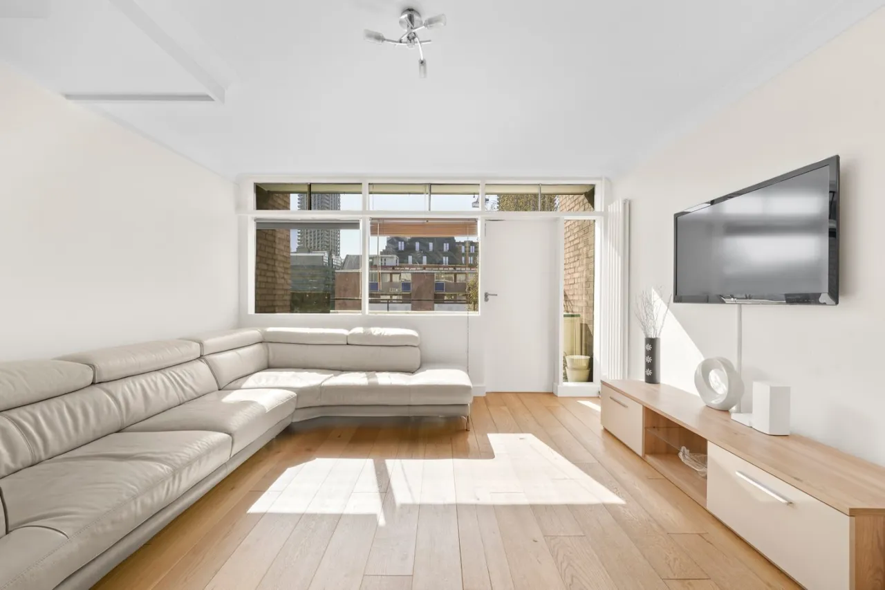 2 bed flat to rent, Bayer House, Golden Lane Estate, EC1Y