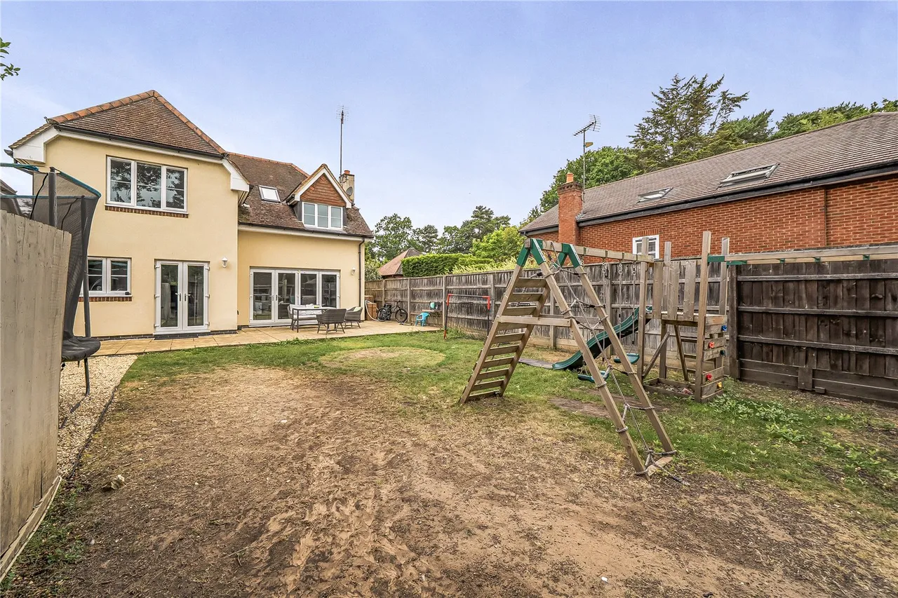 Alexander Close, Finchampstead, Wokingham, Berkshire, RG40 3GB, photo 19