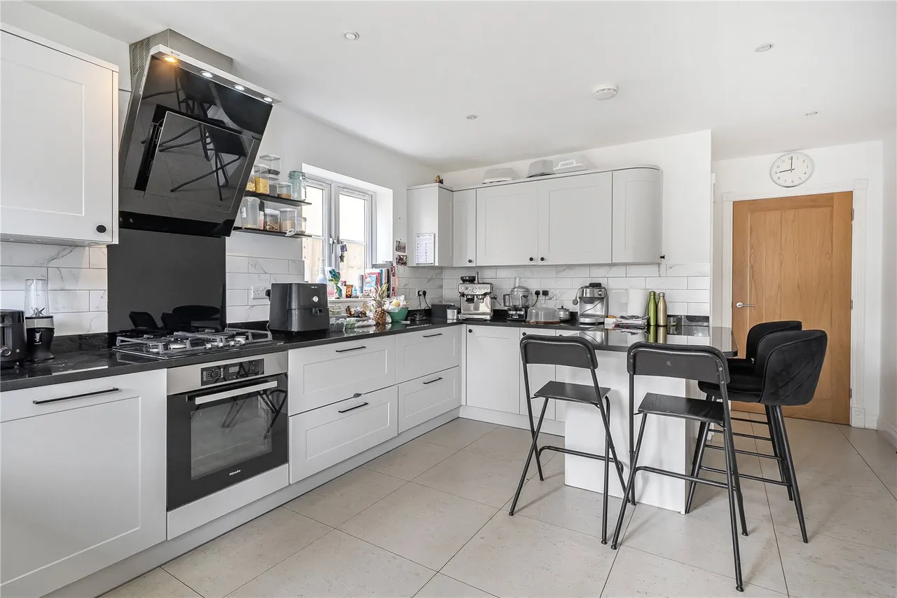 Alexander Close, Finchampstead, Wokingham, Berkshire, RG40 3GB, photo 4