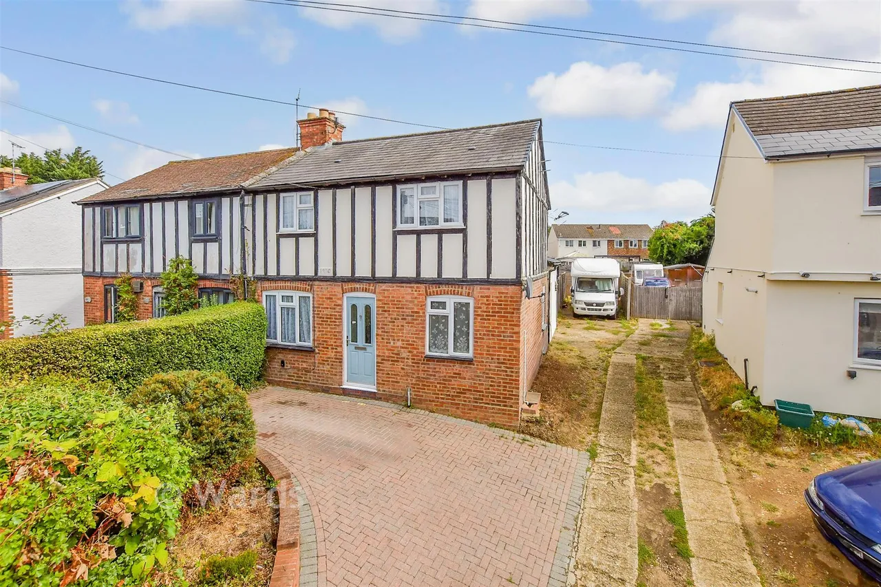 3 bed house for sale, Carpenters Lane, Hadlow, TN11