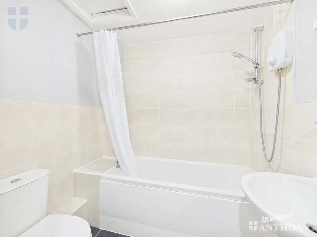 Station Road, Stoke Mandeville, HP22, photo 6