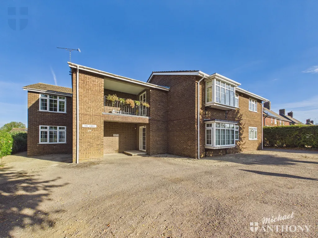 1 bed flat to rent, Station Road, Stoke Mandeville, HP22