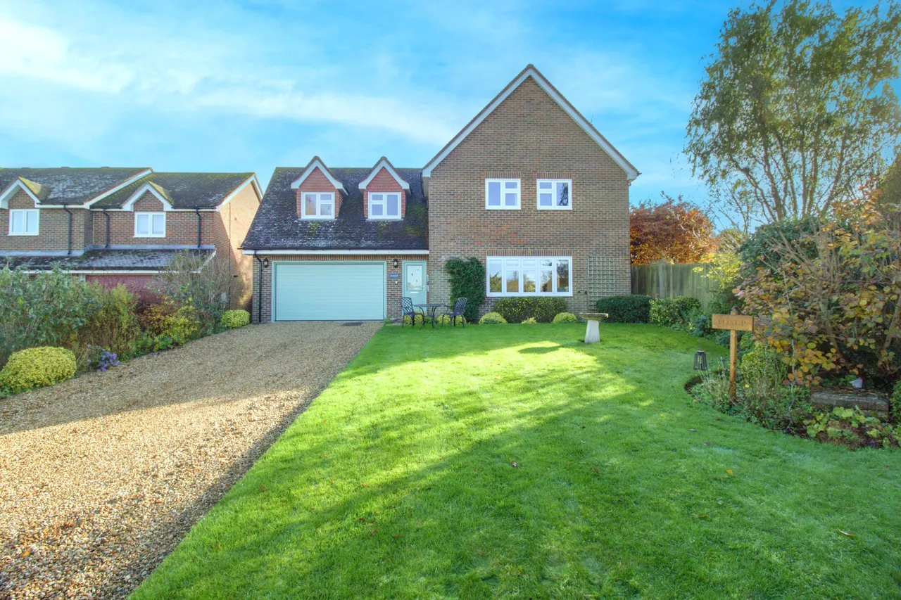 4 bed house for sale — Foxup Alton Road, South Warnborough, Hook, RG29 1RP