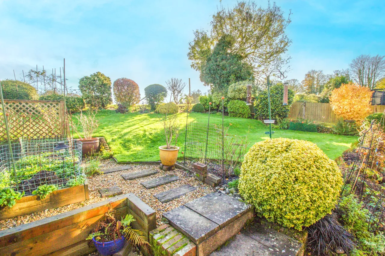 Foxup Alton Road, South Warnborough, Hook, RG29 1RP, photo 2