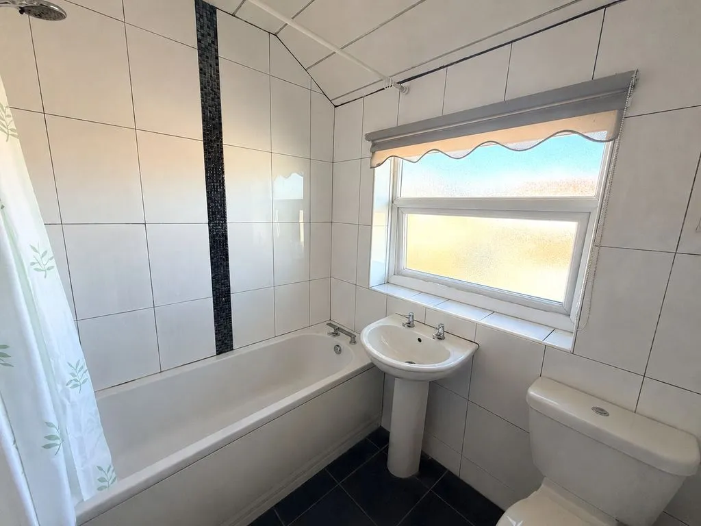 Newcastle upon Tyne NE6 4LH, NE6, photo 9