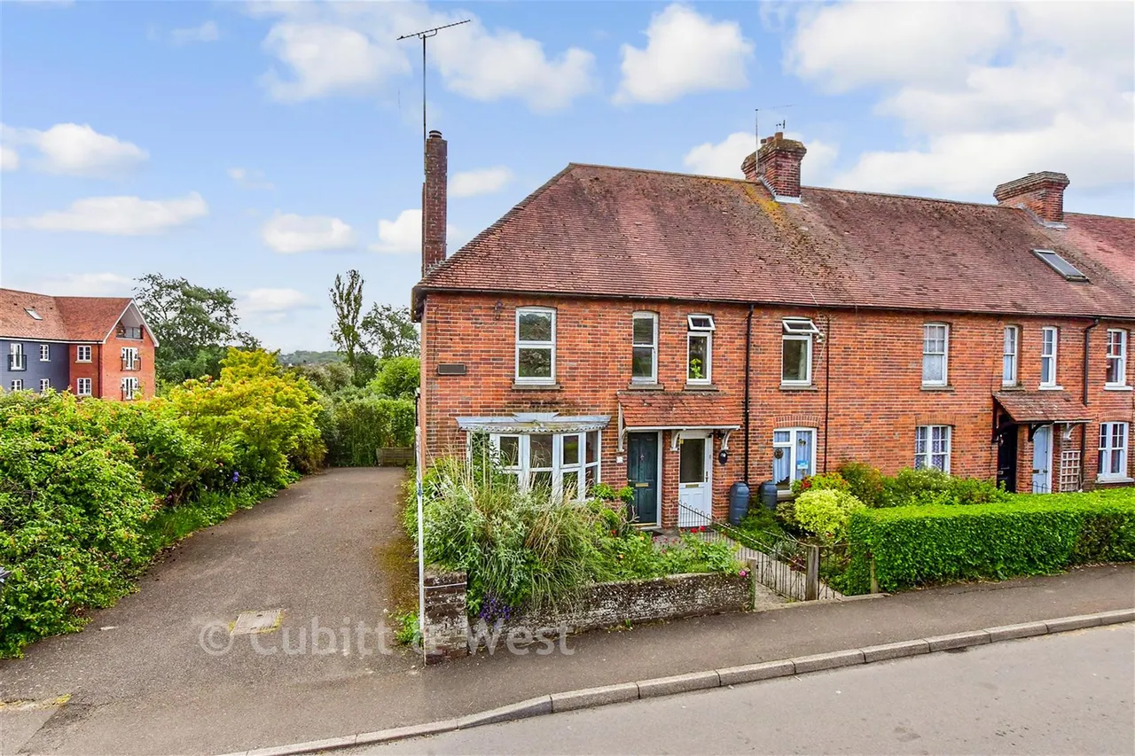 3 bed house for sale, Ford Road, Arundel, BN18