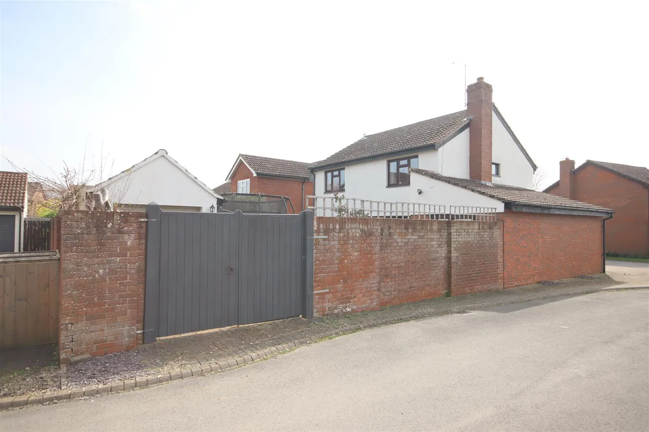 Anglesey Mead, Chippenham, photo 18