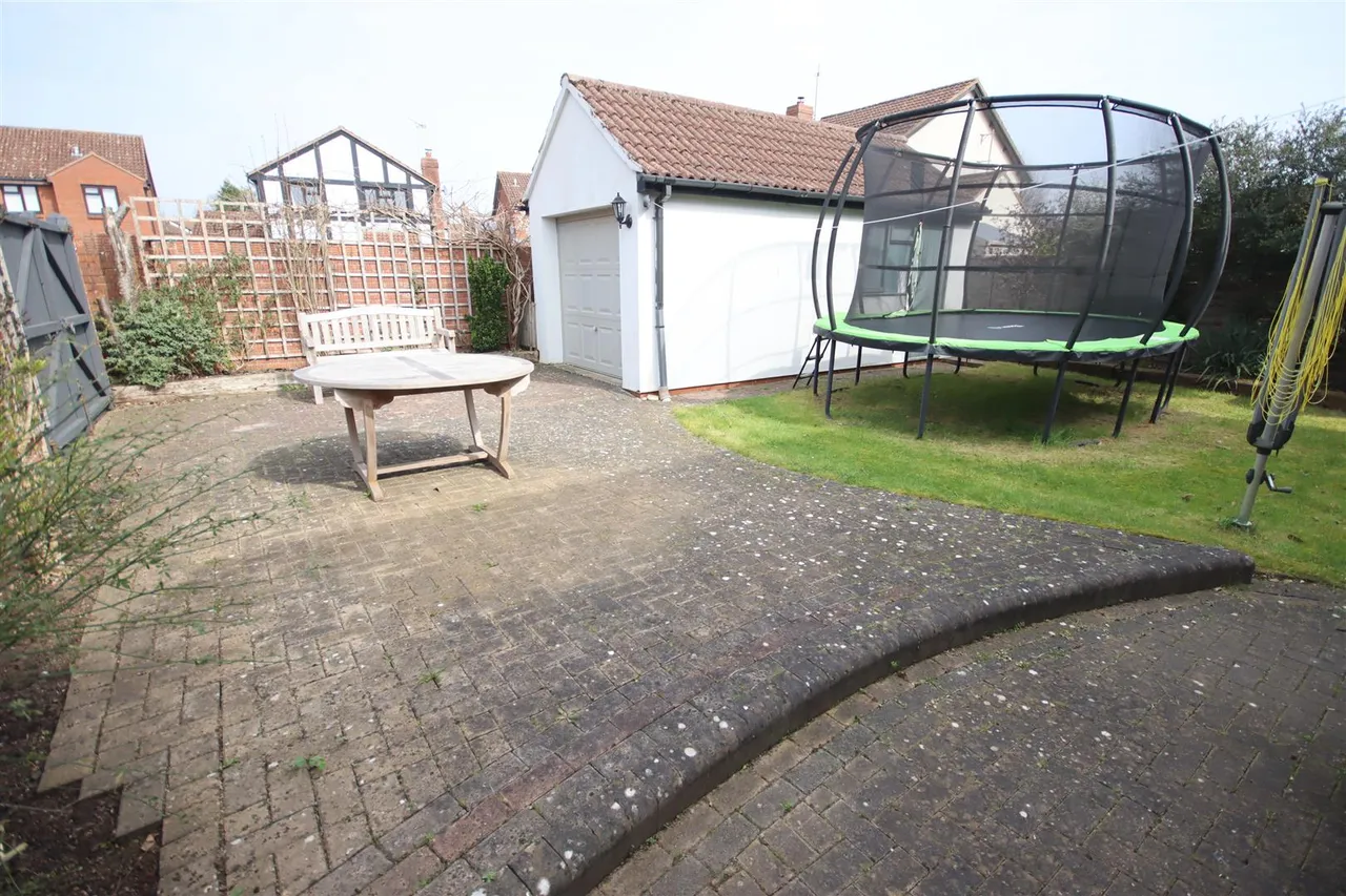 Anglesey Mead, Chippenham, photo 16