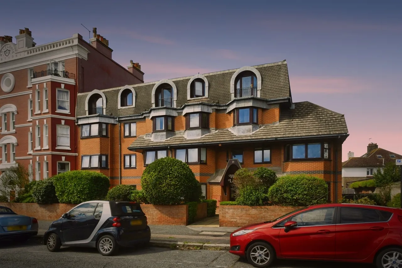 1 bed flat for sale — Hove Street, Hove