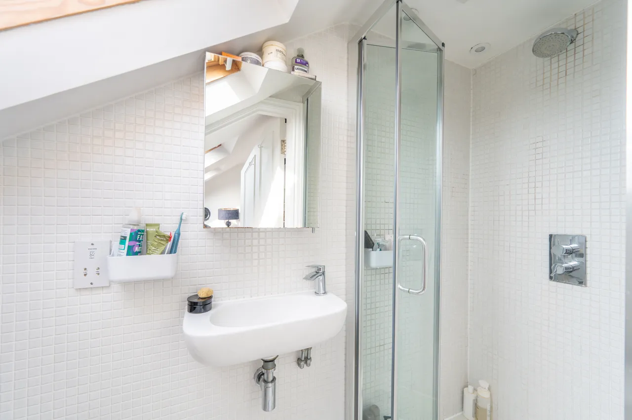 33 Greyhound Road, London, photo 7